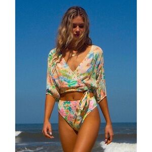 Billabong Too Cute Floral Tropical Wrap V-Neck Crop Blouse Top